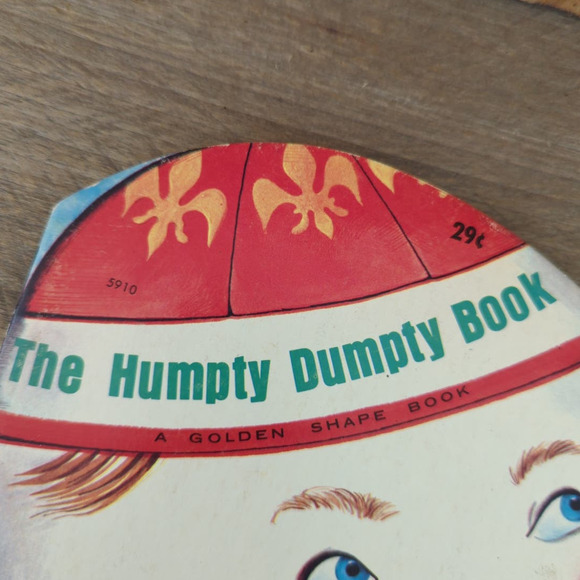 Vintage 1971 The Humpty Dumpty Book A Golden Shape Book - Picture 5 of 11
